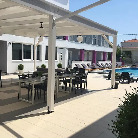 Philoxenia Earia Aparthotel Nea Vrasna