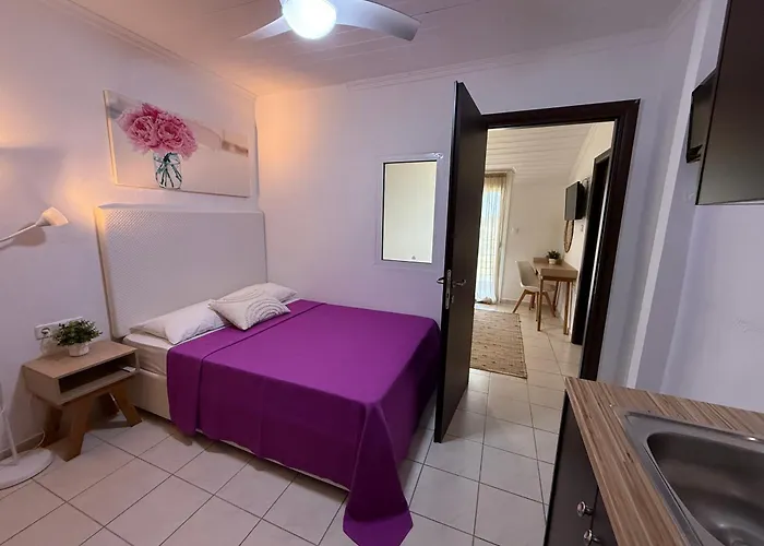 Philoxenia Earia Apart Otel Vrasná