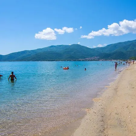 Philoxenia Earia מלון דירות Vrasná