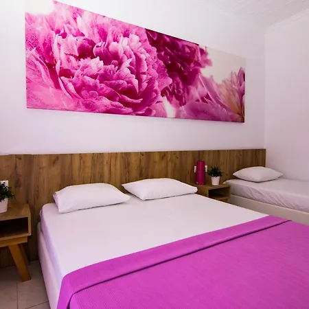 Philoxenia Earia מלון דירות *