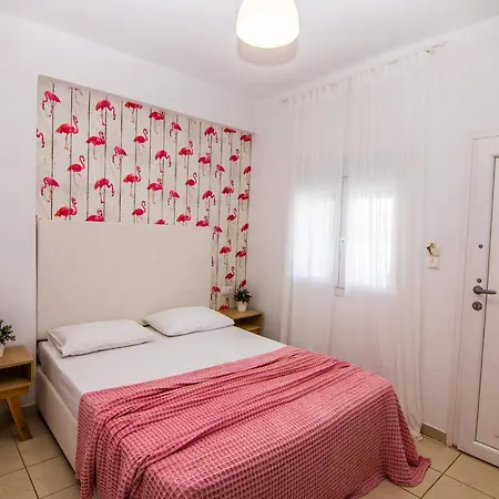 מלון דירות Philoxenia Earia *